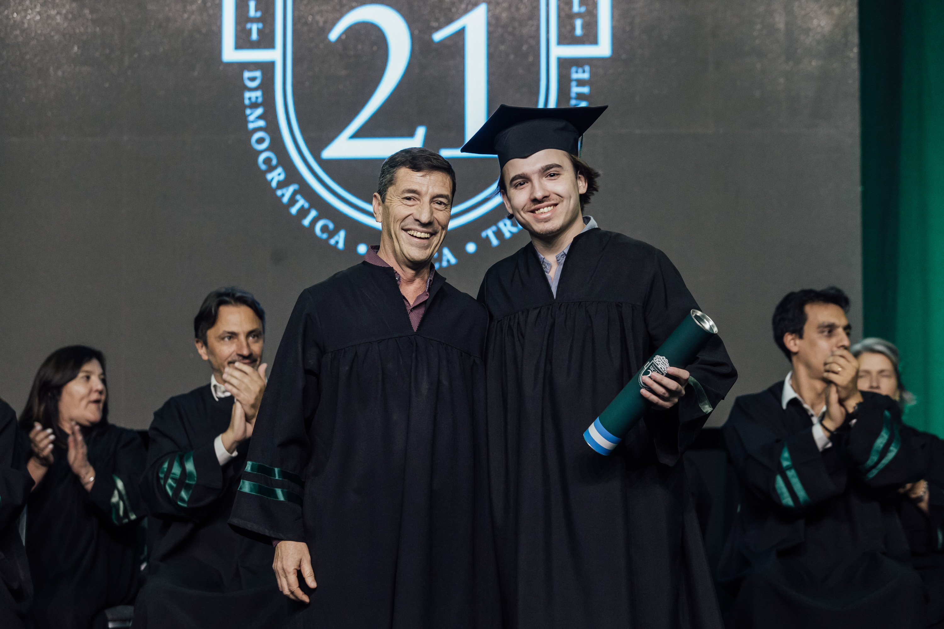 Gaspar durante la entrega de su título en la Universidad Siglo 21